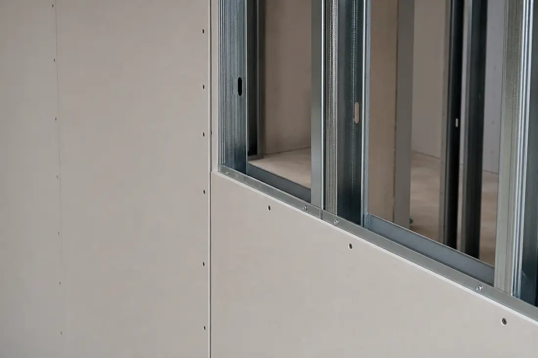 Exemple : cloison sèche en plaques de plâtre sur ossature métallique
