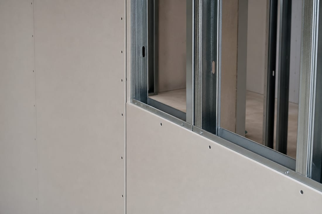 Exemple : cloison sèche en plaques de plâtre sur ossature
